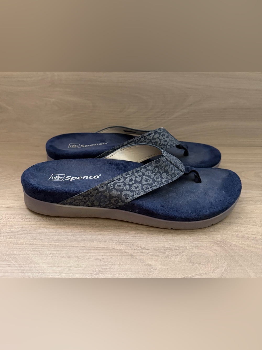 Spenco Newport Cheetah Navy Blue Orthotic Thong Flip Flops Sandals Women's 8.5B - Picture 2 of 7